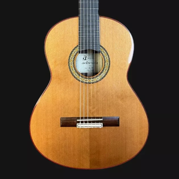 Admira A25 Classical Guitar w / Hardcase