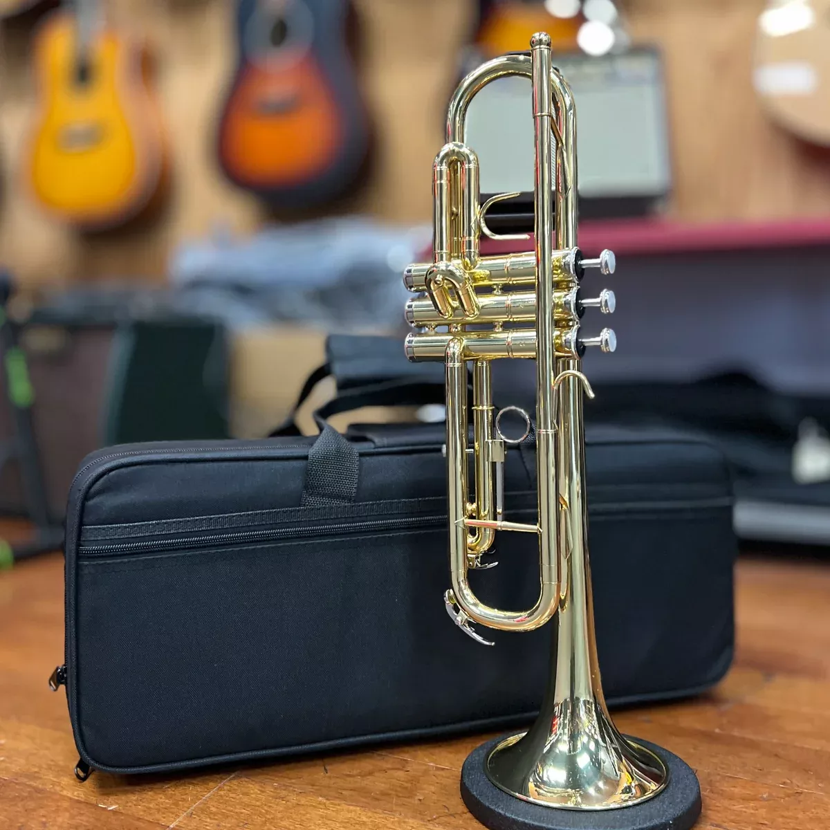 Eastern Music EM-200 Student Trumpet Outfit, Lacquer
