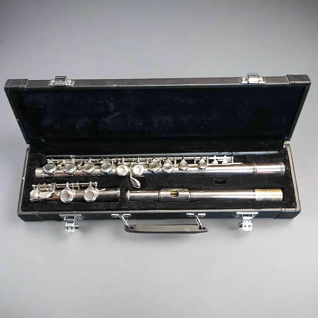 Preowned Unbranded Student Flute with Case – Good Condition