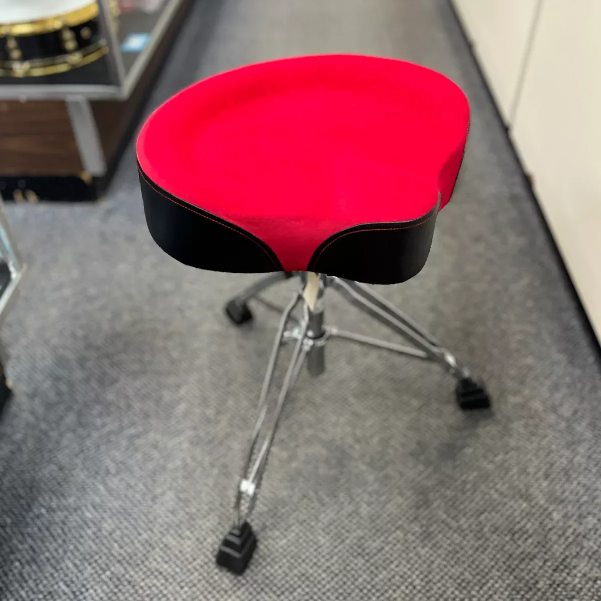 Stadium Extra Large Motorcycle Seat Drum Throne, Black & Red