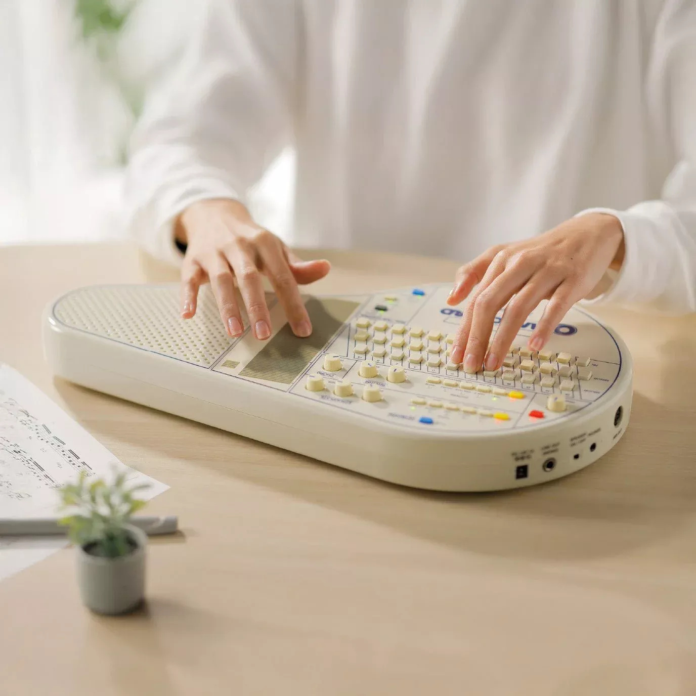 Suzuki Omnichord OM-108 - Electronic Autoharp with 108 Chords and MIDI (OM-108)