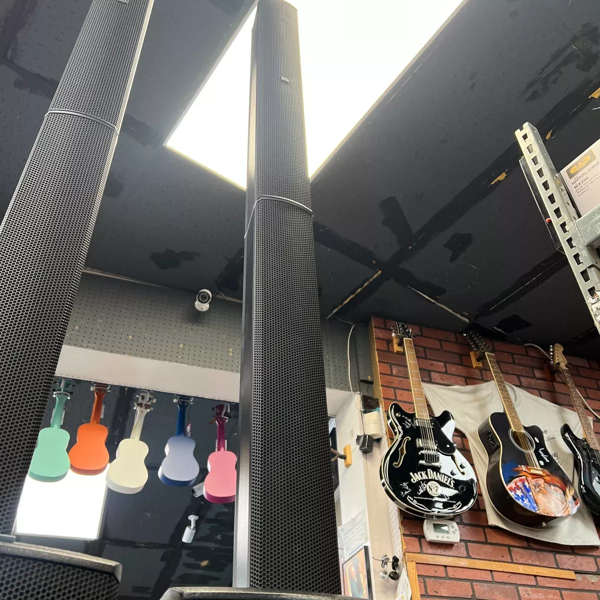 USED LD SYSTEMS MAUI 11 G2 Portable Column PA System with Mixer and Bluetooth