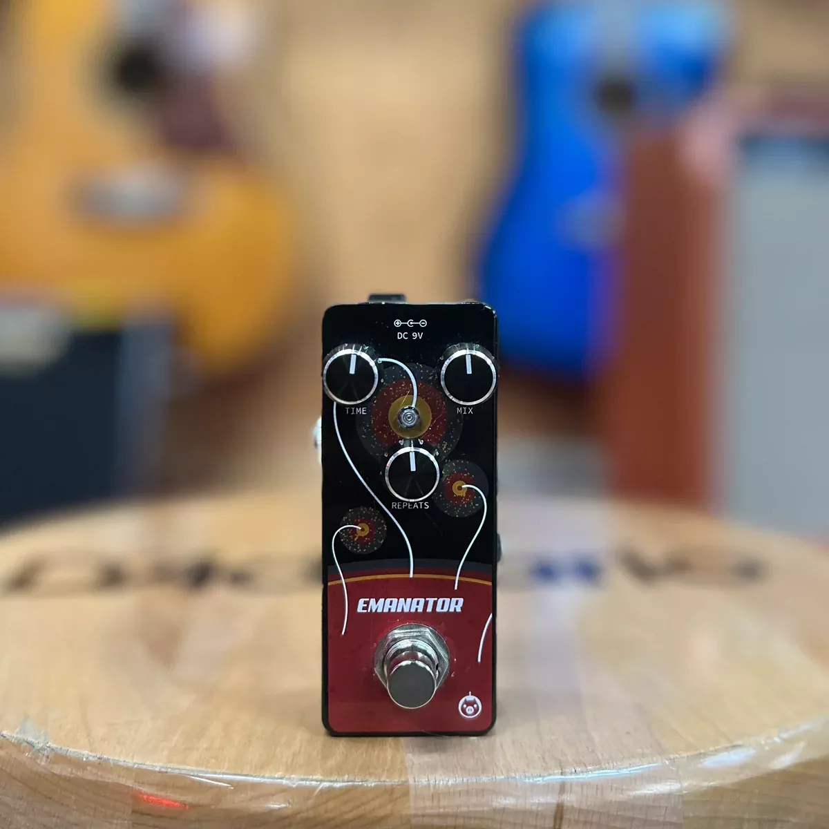 USED Pigtronix Emanator Delay Effects Pedal Black and Red