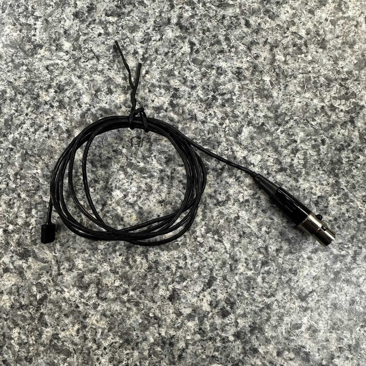 USED Shure WL93 Subminiature Omnidirectional Lavalier Microphone with 4′ Cable and TA4F Connector (Black)