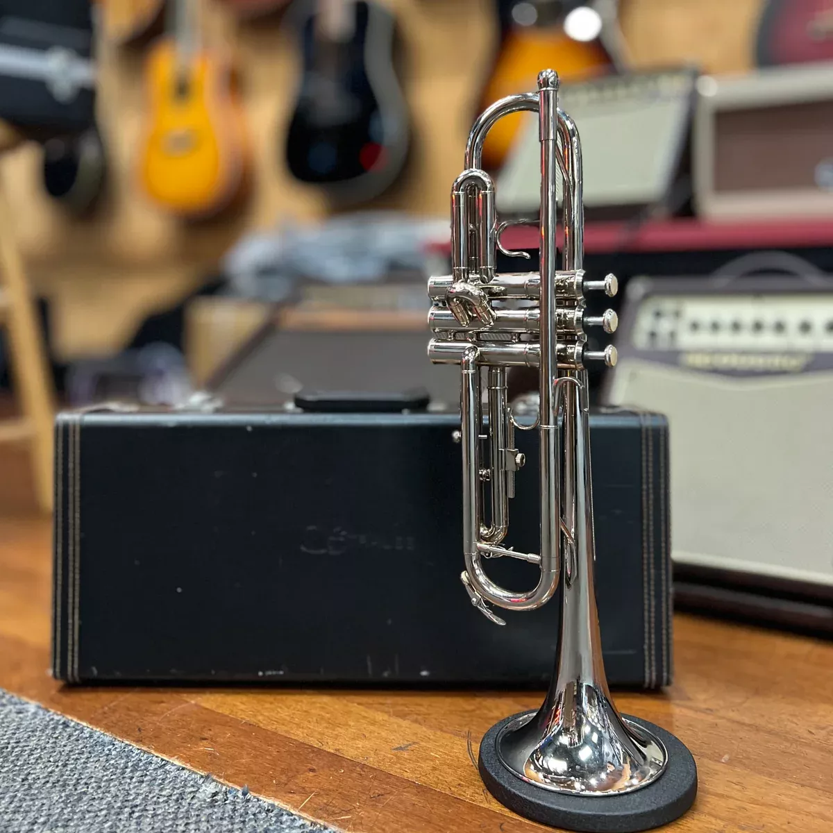 USED Strauss 6301 Student Trumpet Outfit, Nickel