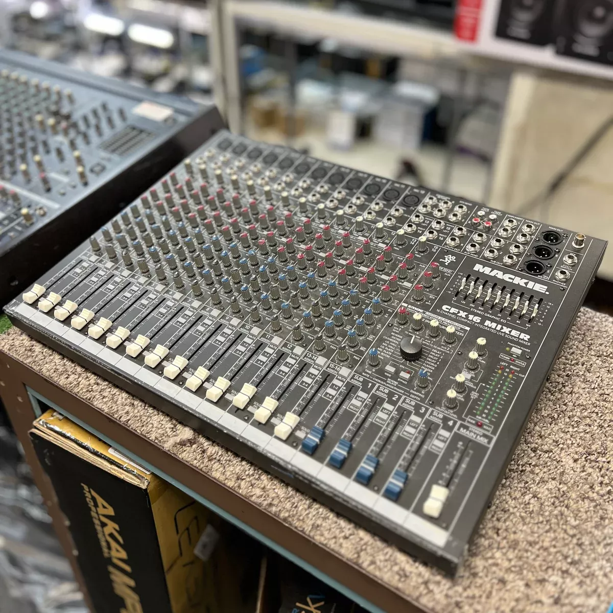 VINTAGE Mackie CFX16 Analog Mixer